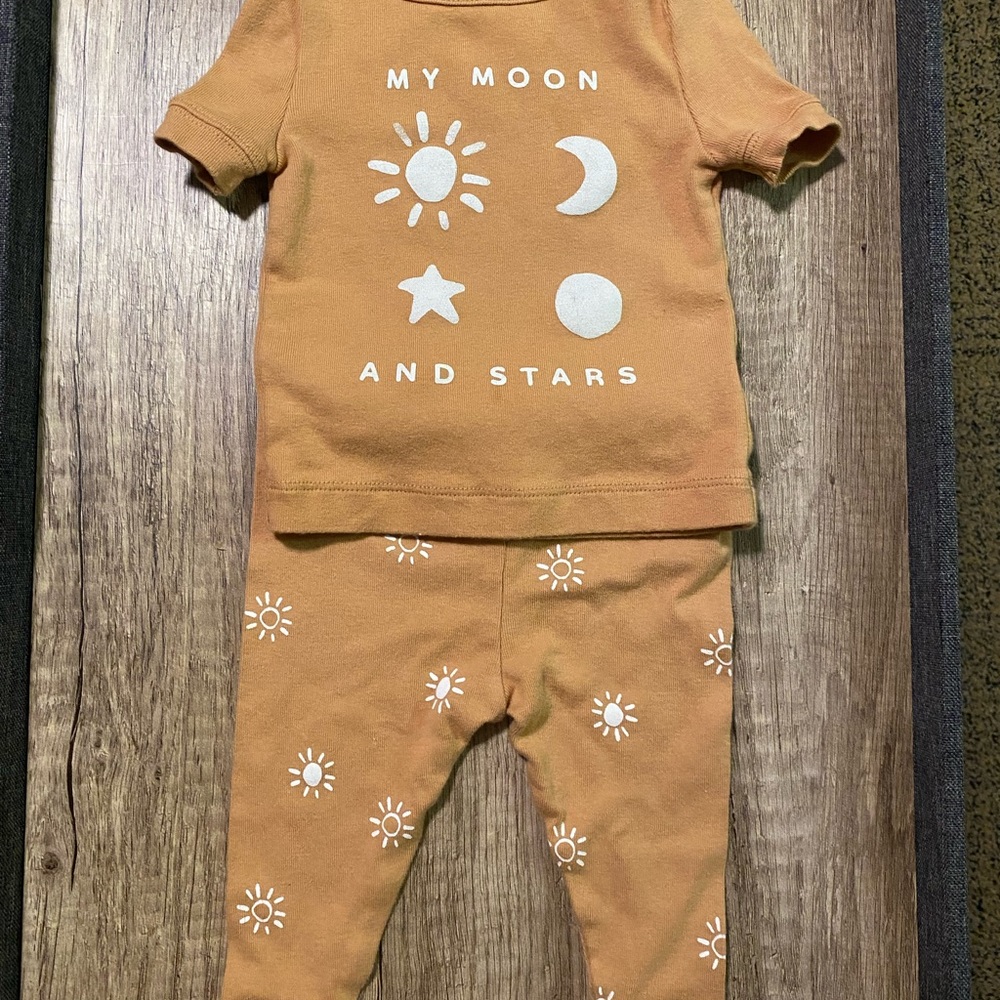 0-3m little co 2 piece Moon & Stars